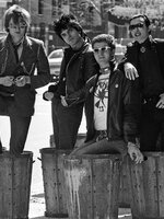 Közel ötven év után Magyarországon koncertezik a brit punk klasszikusa, a Damned