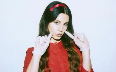 Lana Del Rey újévi fogadalma, hogy ne legyen többé rib*nc... vagy mégsem?