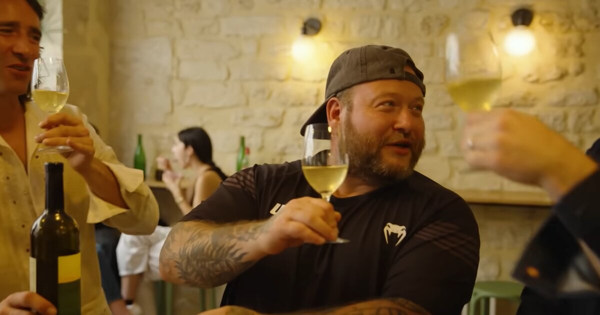 Lázadni az italon át: mik azok a natúr borok, és miért válnak egyre népszerűbbé még rapper körökben is?