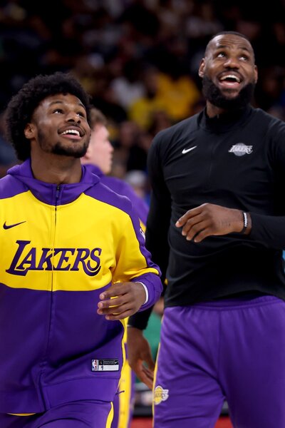 LeBron James és fia, Bronny sporttörténelmet írt az NBA-ben