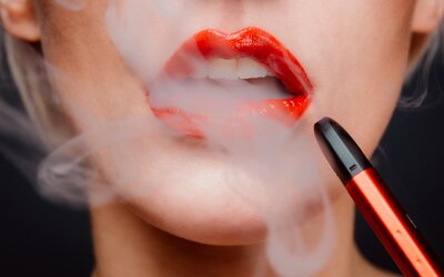 Lehet, hogy az e-cigi miatt gyakrabban leszel beteg? – Meglepő infókat közölt egy új tanulmány a vépelésről