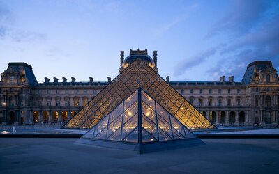 Letartóztattak két gyanúsítottat a Louvre filmbe illő kirablásával kapcsolatban