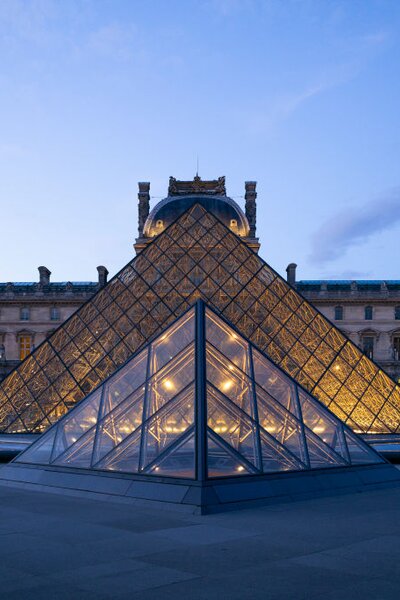 Letartóztattak két gyanúsítottat a Louvre filmbe illő kirablásával kapcsolatban