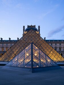 Letartóztattak két gyanúsítottat a Louvre kirablása ügyében
