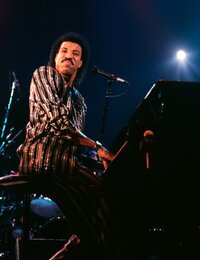 Lionel Richie újra Magyarországon koncertezik