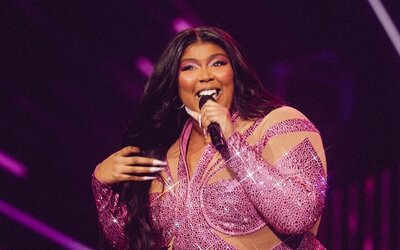 Lizzo kicsit túltolta a karácsonyi készülődést