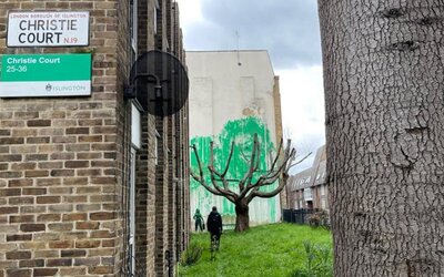 Low-effort, mégis lenyűgöző: Banksy van a legfrisebb londoni falfestmény mögött
