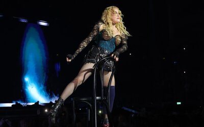 Madonna elborult a színpadon, majd szemrebbenés nélkül folytatta a koncertjét