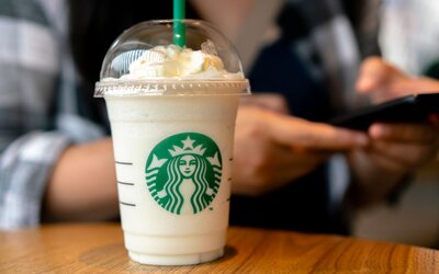 Magyarországra jön az elmúlt hónapok leghíresebb Starbucks-kávéja