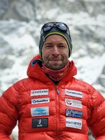 Már 12 halottja van az Everest mostani szezonjának, Suhajda Szilárd mellett négy másik mászó is eltűnt