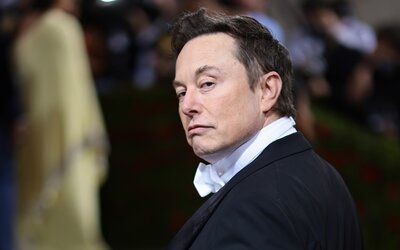 Már nem Elon Musk a világ leggazdagabb embere a Forbes és a Bloomberg szerint - új trónörökös lépett a helyébe