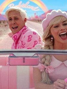 Margot Robbie a Birkenstockra még nem áll készen, de a halál már időnként eszébe jut a Barbie-film legújabb előzetesében