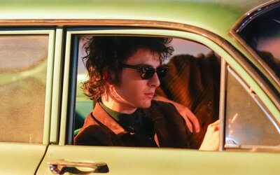 Megérkeztek az első fotók, így fog kinézni Timothée Chalamet Bob Dylanként