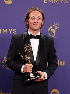 Megmutatták az első képet a fiatal Bruce Springsteent alakító Jeremy Allen White-ról