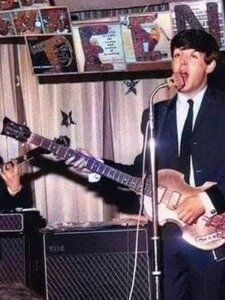 Megtalálták Paul McCartney 51 éve ellopott gitárját, ez lehet a valaha volt legdrágább hangszer