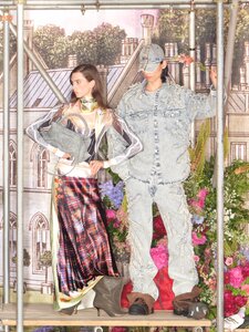 Merész darabokkal és látványos bemutatóval droppolt a Glenn Martens és a H&M közös kollekciója