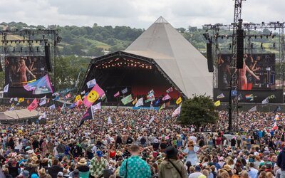 Mindössze 35 perc alatt elfogytak a jegyek a 2025-ös Glastonbury fesztiválra