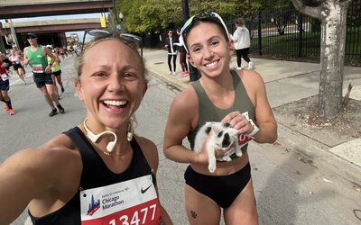 Napi cuki: eltévedt kiscica változtatta mentőakcióvá a chicagói maratonfutást