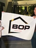 Néhány OnlyFans-modell összefogott, hogy luxusvillába költözve, együtt dollármilliókat keressen: Így született meg a Bop House