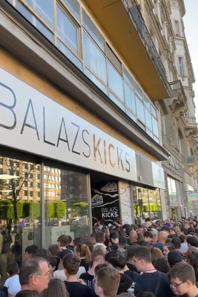 Nem csak a Mobilfox pénzosztása miatt gyűlt össze a tömeg szombaton Budapesten