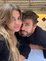 Nem fogott Shakira átka: Piqué először tett közzé képet a több mint tíz évvel fiatalabb barátnőjével