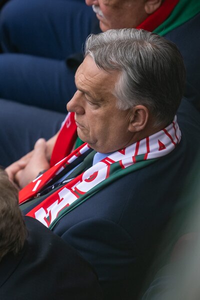 Orbán Viktor meghívja Izrael miniszterelnökét, aki ellen nemzetközi elfogatóparancs van érvényben