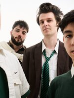 PREMIER: A mikrorezdülések súlyát vizsgálja új dalában a fúziós-folkos The Roving Chess Club