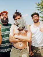 PREMIER: „Lo-fi hangulat, poros groove-ok, füstös loopok“ – Hallgasd meg nálunk Jojo Makasi Slow Village-remixlemezét!