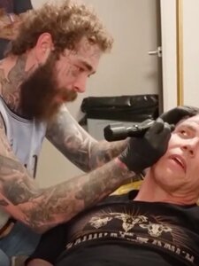 Post Malone szemöldök méretű péniszt tetovált Steve-O arcára