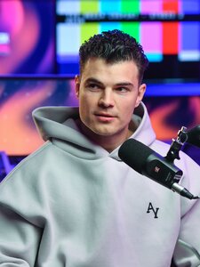 Pumped Gabo alternatív megoldásokat kínált a magyar politikai pártok kibékítésére a Sziget-helyzet kapcsán