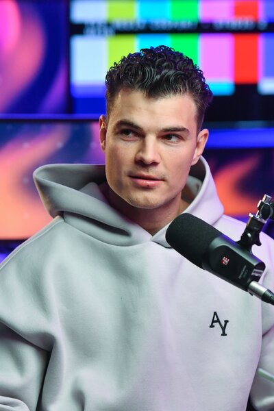 Pumped Gabo alternatív megoldásokat kínált a magyar politikai pártok kibékítésére a Sziget-helyzet kapcsán