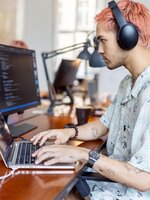 Quiet quitting és career cushioning: kiszótáraztunk 11 gyakori kifejezést a munka világából, amit lehet, hogy eddig nem ismertél