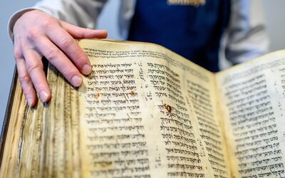 Rekordáron kerülhet eladásra a világ legrégebbi héber Bibliája