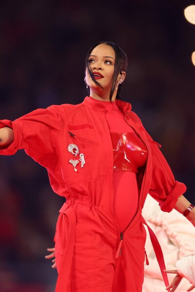 Rihanna több milliárd forintos órabérért tért vissza a színpadra, egy háromnapos indiai eljegyzési bulin