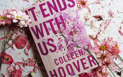 Rossz hír a Colleen Hoover-könyvek rajongóinak: csúszik a Velünk véget ér filmváltozatának premierje