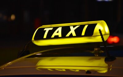 Rossz hír a kényelmes arcoknak: drágább lesz Budapesten taxizni