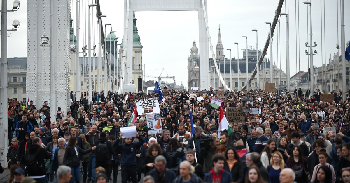 Sem az Erzsébet hídra, sem a Ferenciek terére nem engedik Hadházy Ákos keddi tüntetését