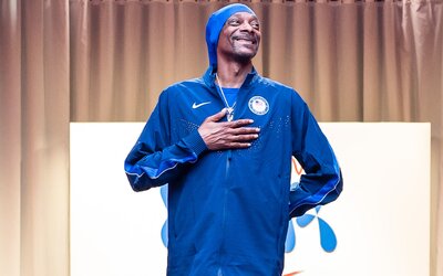 Snoop Dogg is viszi az olimpiai lángot a fáklya utolsó szakaszán