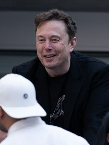 Szexistának és incelnek nevezte apját Elon Musk lánya, miután az felajánlotta, hogy teherbe ejti Taylor Swiftet