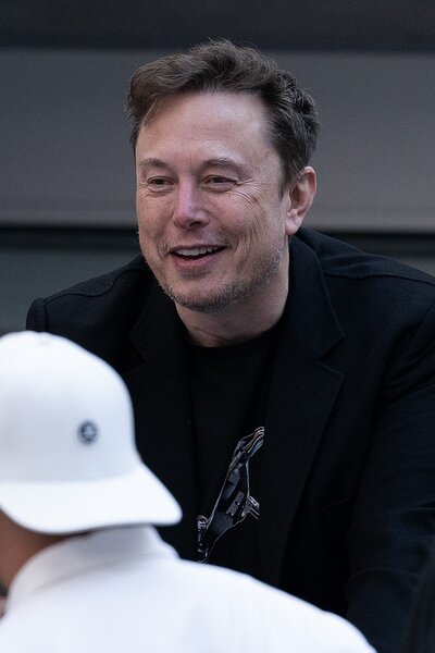 Szexistának és incelnek nevezte apját Elon Musk lánya, miután az felajánlotta, hogy teherbe ejti Taylor Swiftet