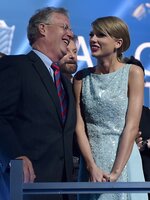 Testi sértés miatt nyomoz az ausztrál rendőrség Taylor Swift édesapja ellen