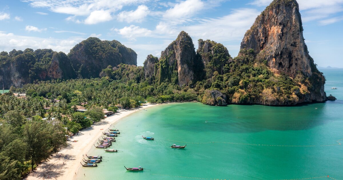 Új beutazási szabály vonatkozik a turistákra Thaiföldön, amihez A Fehér Lótusznak is köze lehet