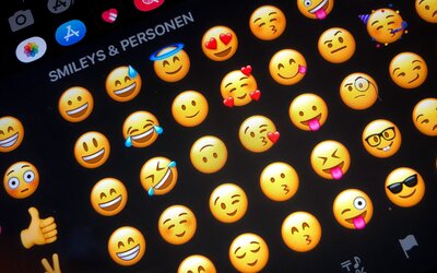 Új emojik érkeznek az androidos és az iOS-es készülékekre