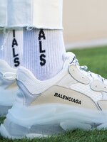 Újabb közleményt adott ki a Balenciaga a közfelháborodást keltő kampány kapcsán, jogi útra terelik a dolgot