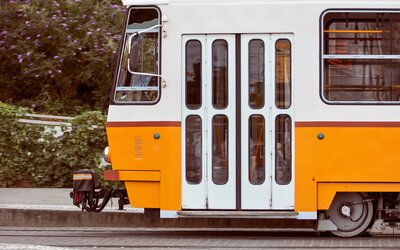 Újra jár a 19-es és a 41-es villamos, kiderült, mikor állhat meg újra a 2-es metró a Batthyány téren 