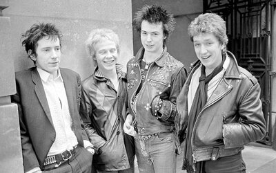 Újra összeáll a Sex Pistols, csak éppen Johnny Rotten nem lép velük színpadra
