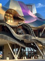Utánajártunk a sci-fi filmbe illő spanyol csodahotel rejtett titkainak – Interjú Stefan Friedllel