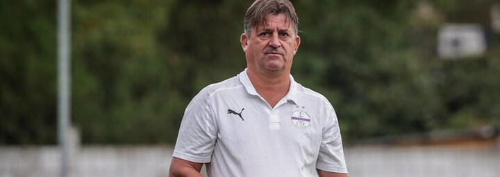 Vak g*cik gyülekezetének nevezte játékosait - négy hónapra tiltották el az újpest edzőjét