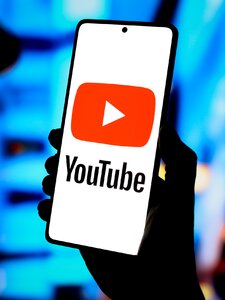 Változik a YouTube: a tizenévesek mentális egészsége érdekében módosítják a platformot