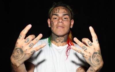 Videóra vették, ahogy megverik Tekashi 6ix9ine-t egy szaunában